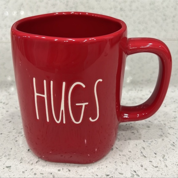 Rae Dunn coffee mug hugs kisses - Picture 1 of 3